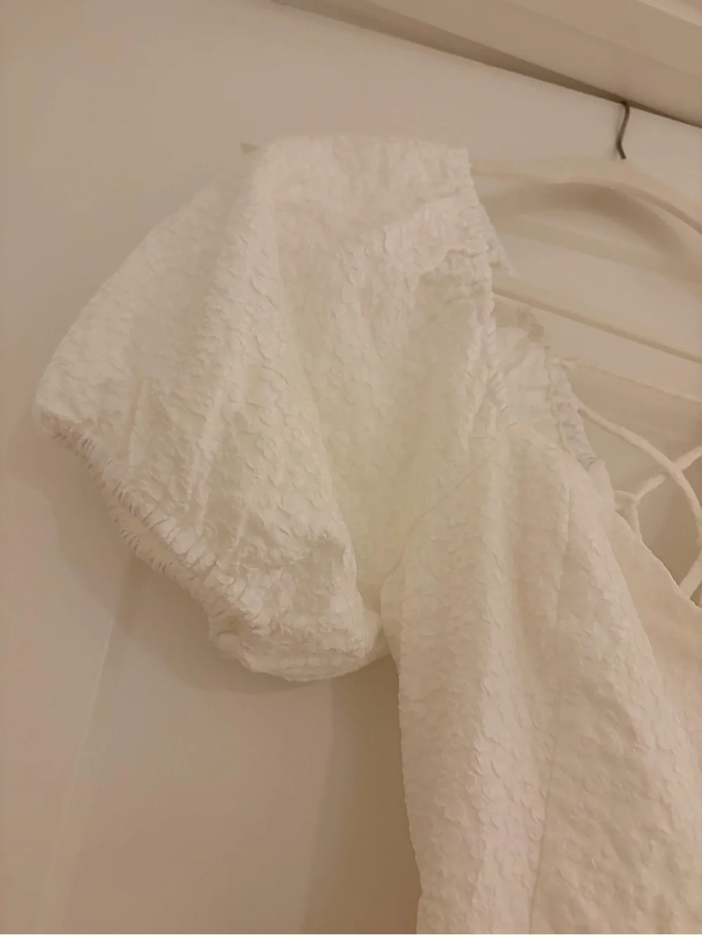 Lulus | Dresses | Lulus White Textured Puff Sleeve Midi Dress | Poshmark